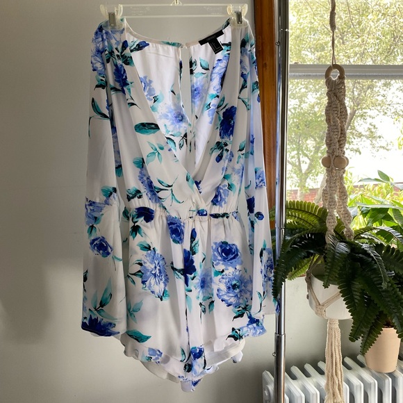 Forever 21 Long sleeve romper double lining Size S - Picture 1 of 2